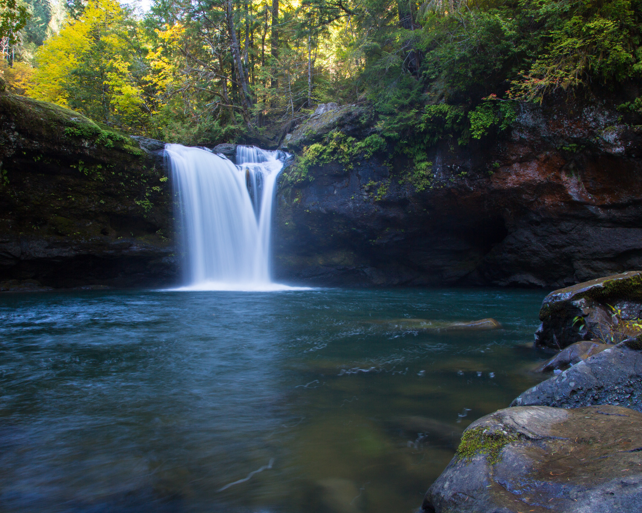 Водопад в округе Коос, США