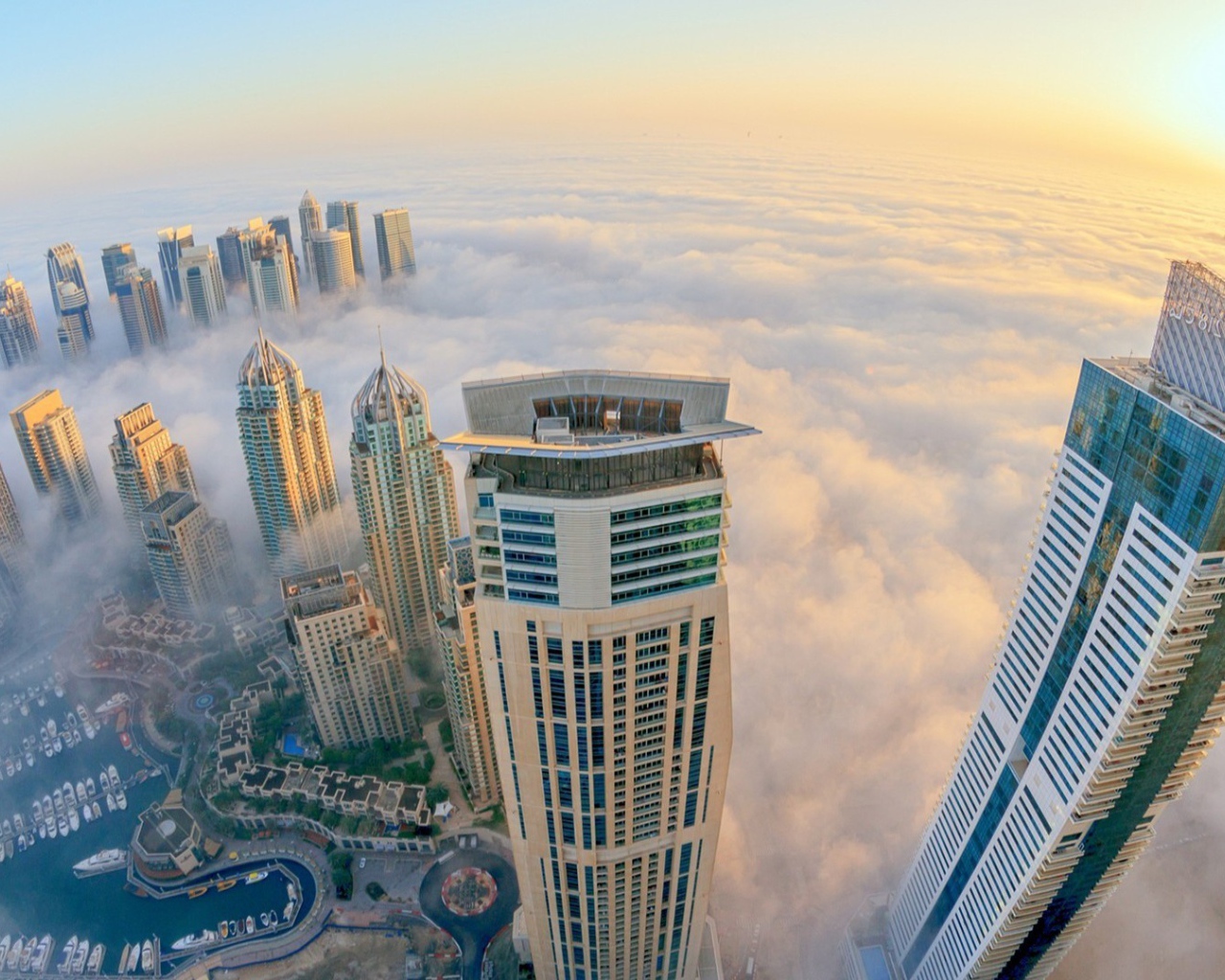 Густой туман в Дубаи