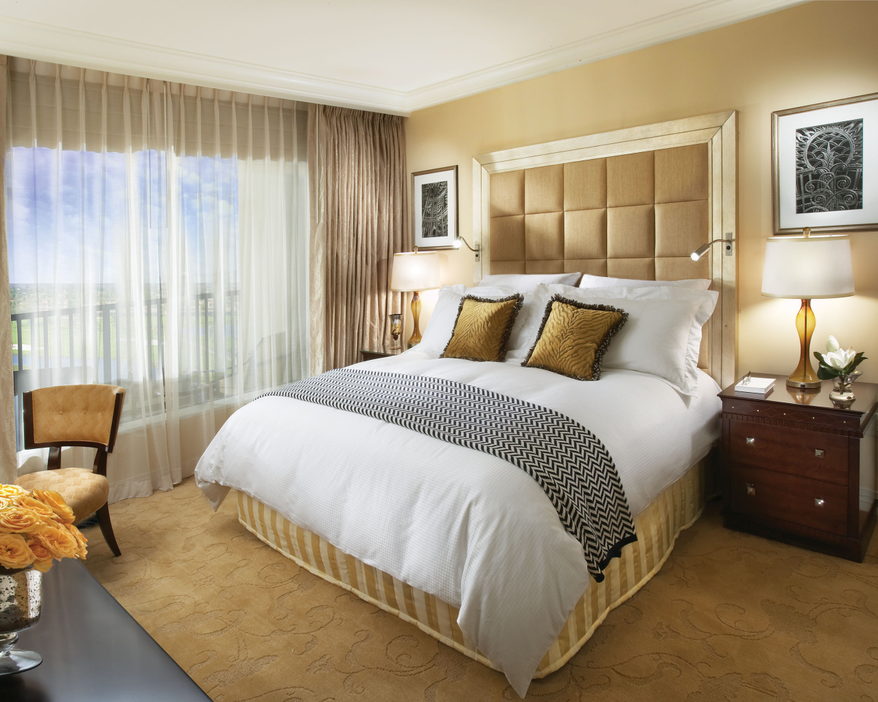 Большое окно в спальне