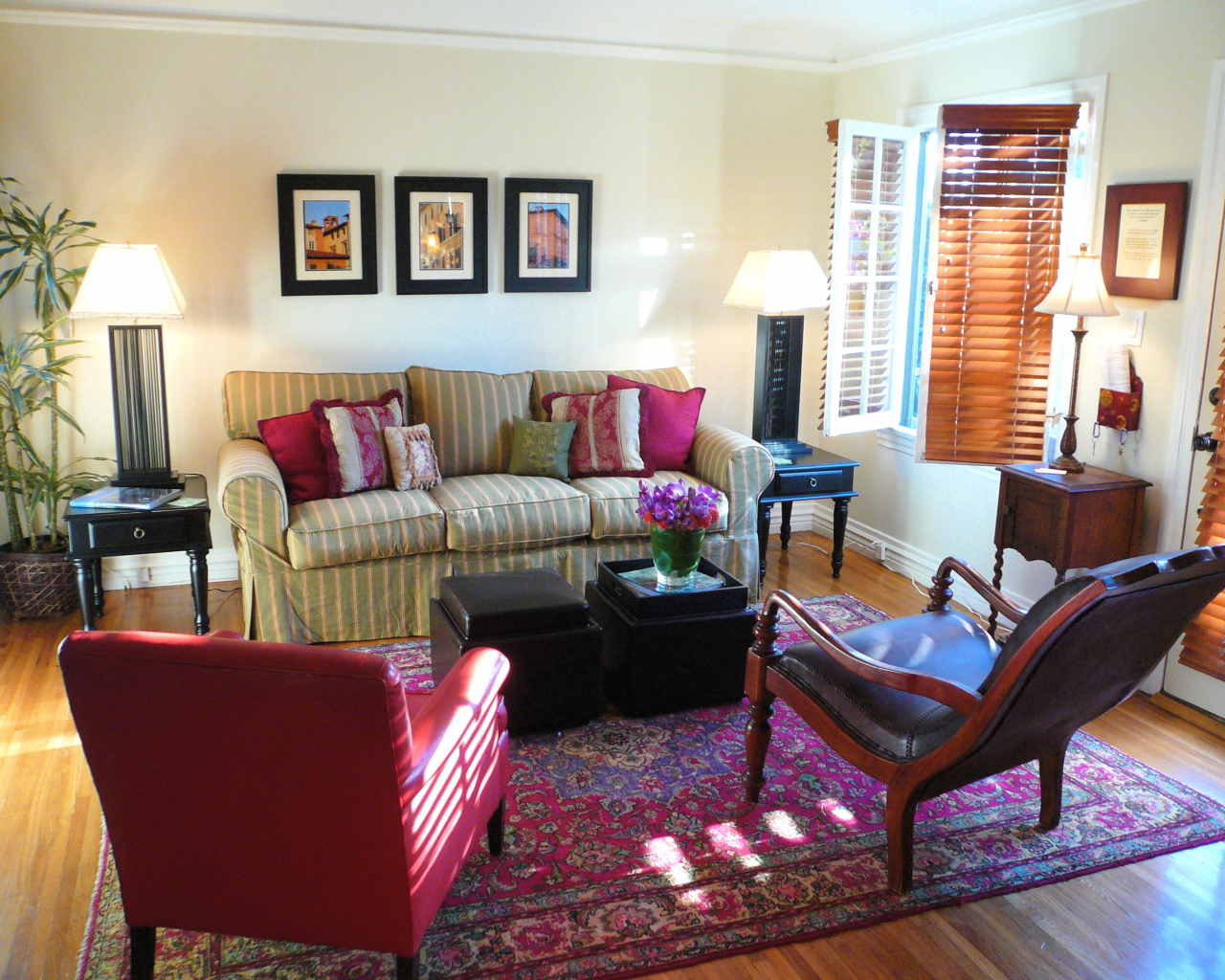 Небольшая уютная гостиная