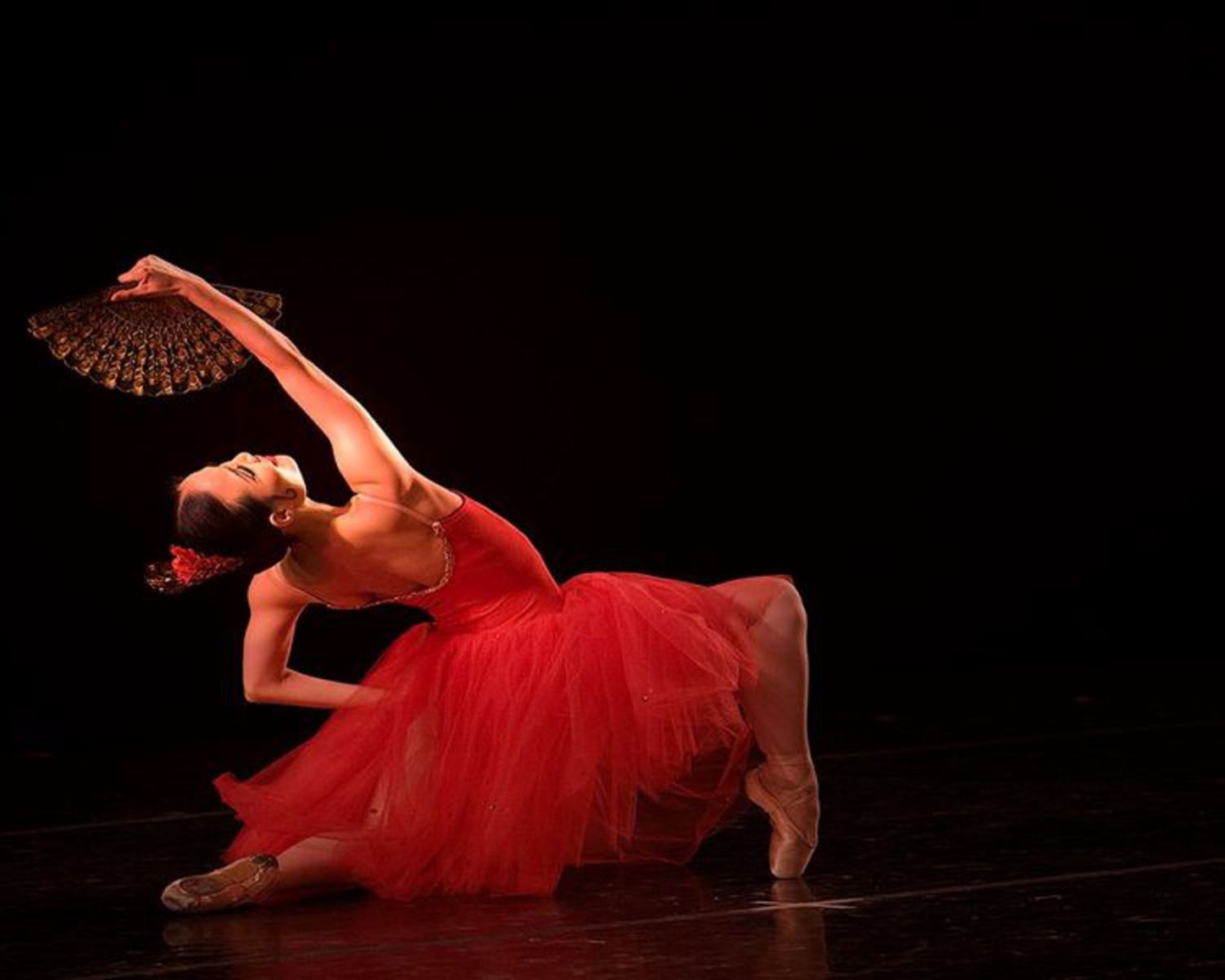 Балерина с веером