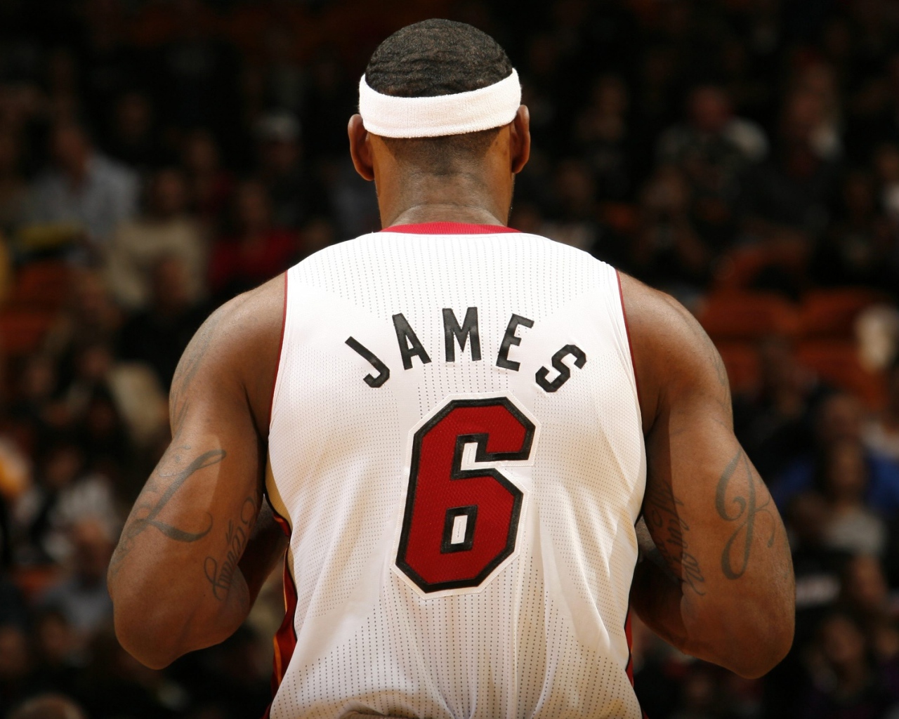 Баскетболист Леброн Джеймс