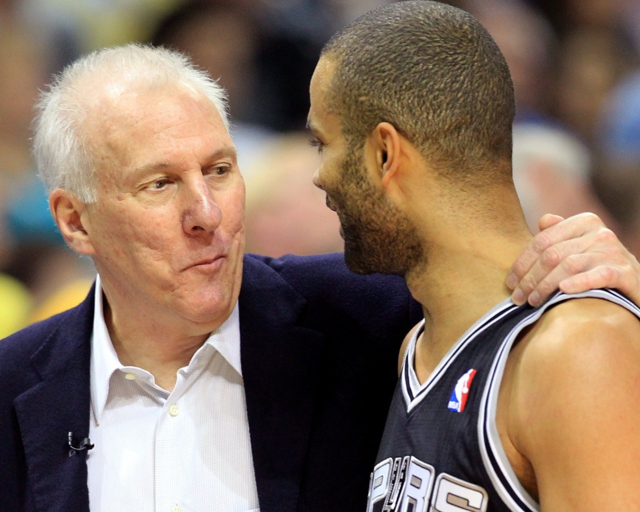 Баскетболист Тони Паркер с тренером Грегом Поповичем