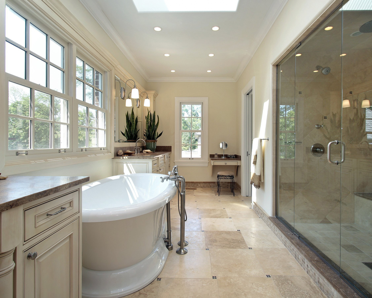 Ванна у окна