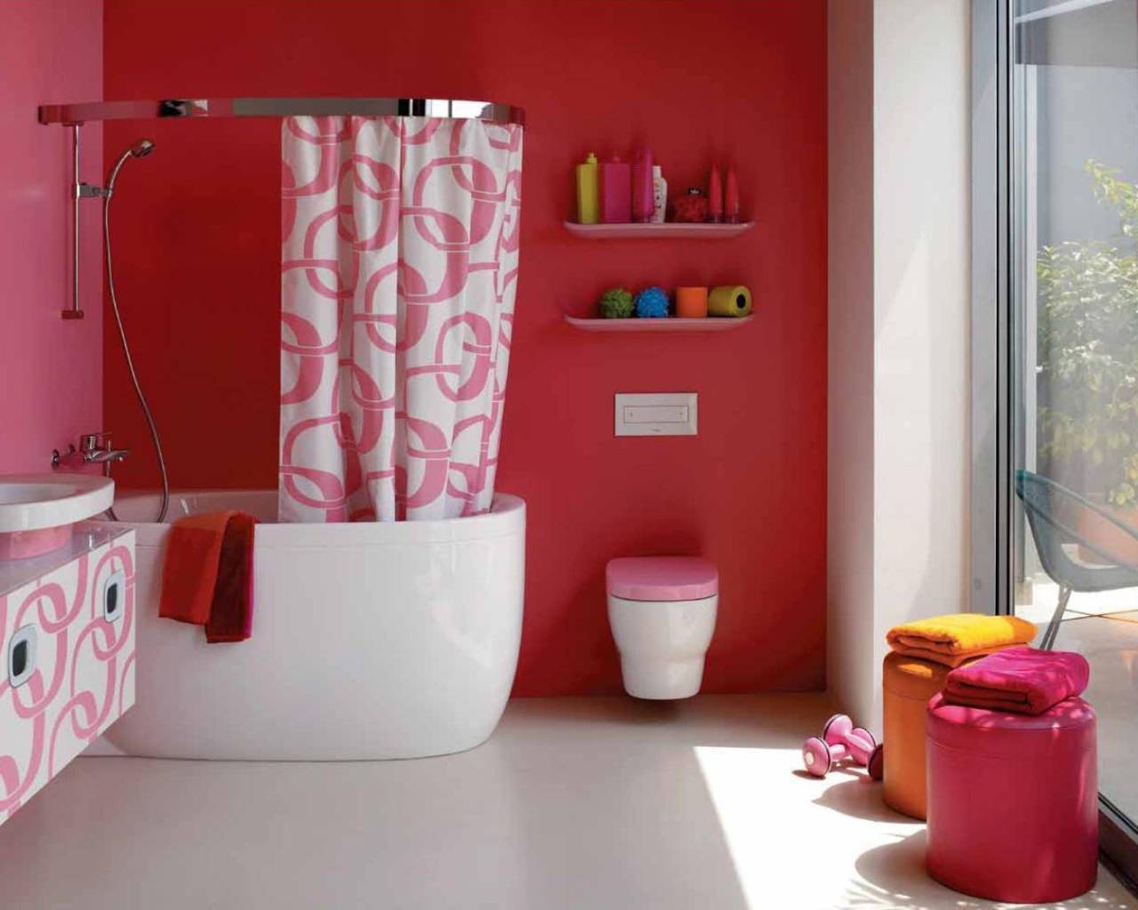 Ванная комната в красных тонах