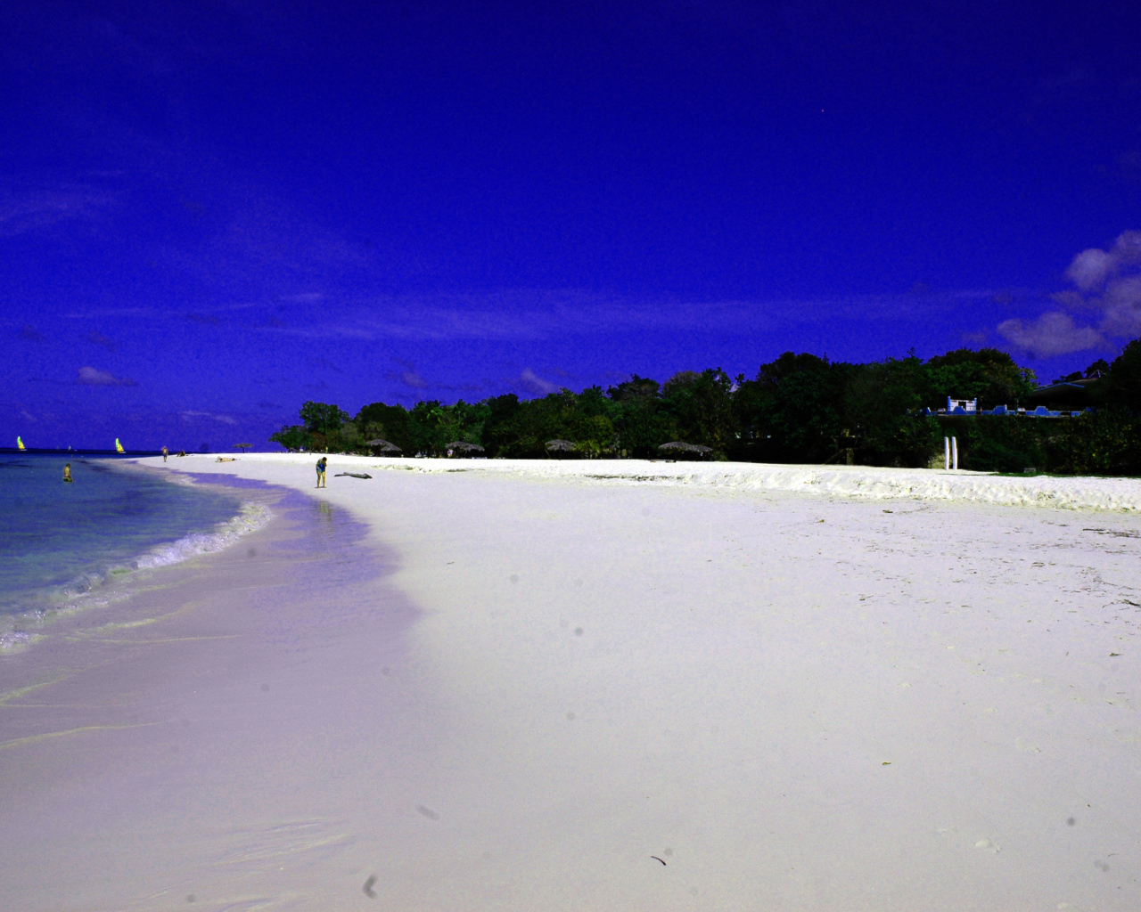 Пляж на курорте Гуардалавака, Куба