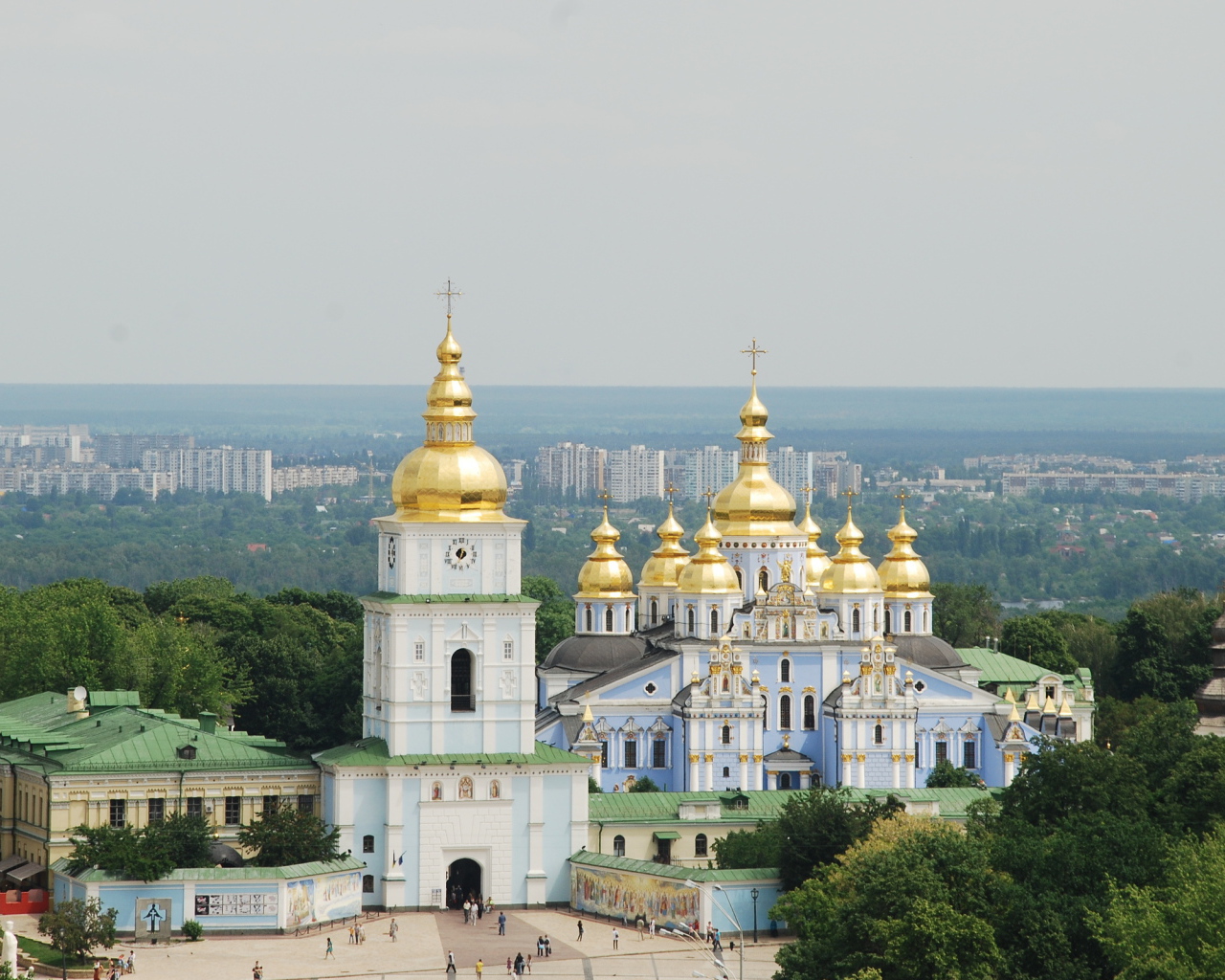 Красивый вид на Михайловский Cобор