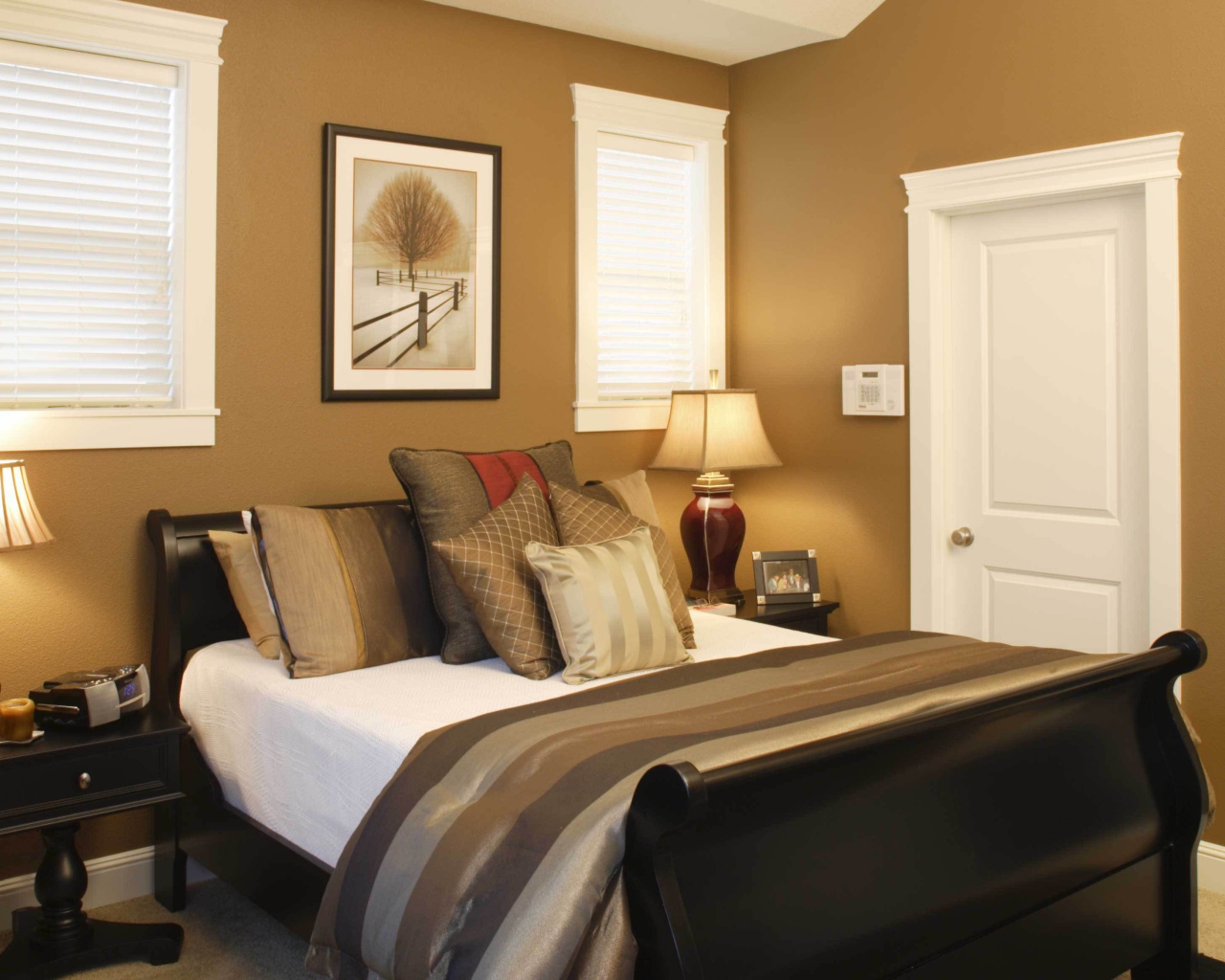 Кровать в спальне