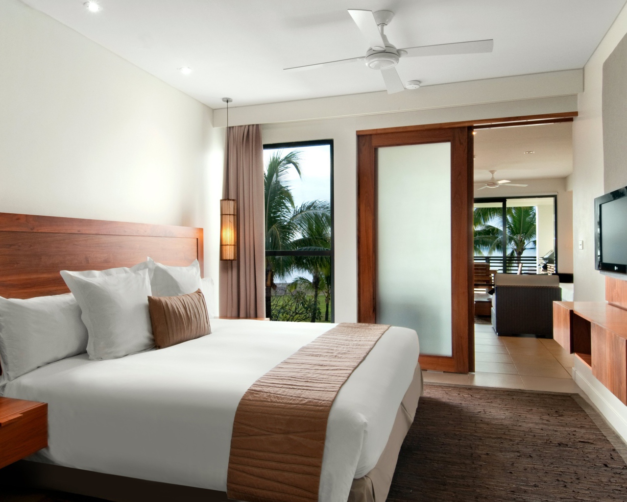 Спальня в доме на берегу моря