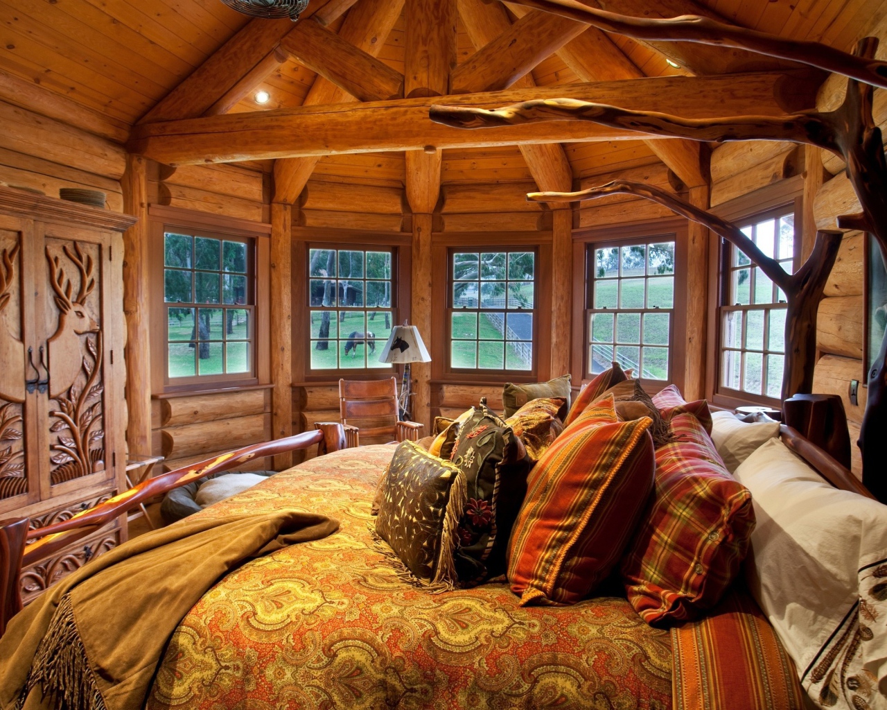 Спальня в деревянном доме