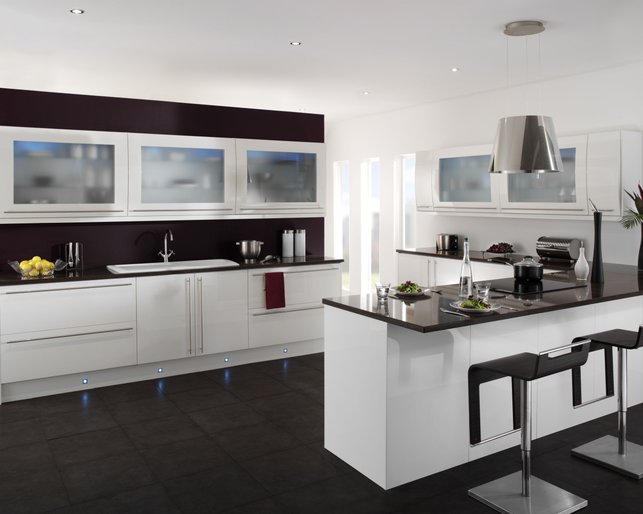 Черно белая мебель на кухне