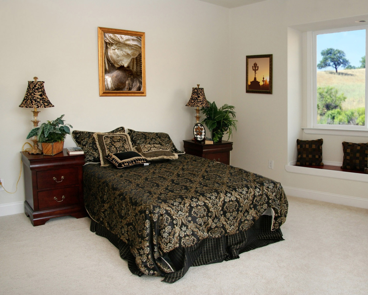 Черное покрывало на кровати в спальне