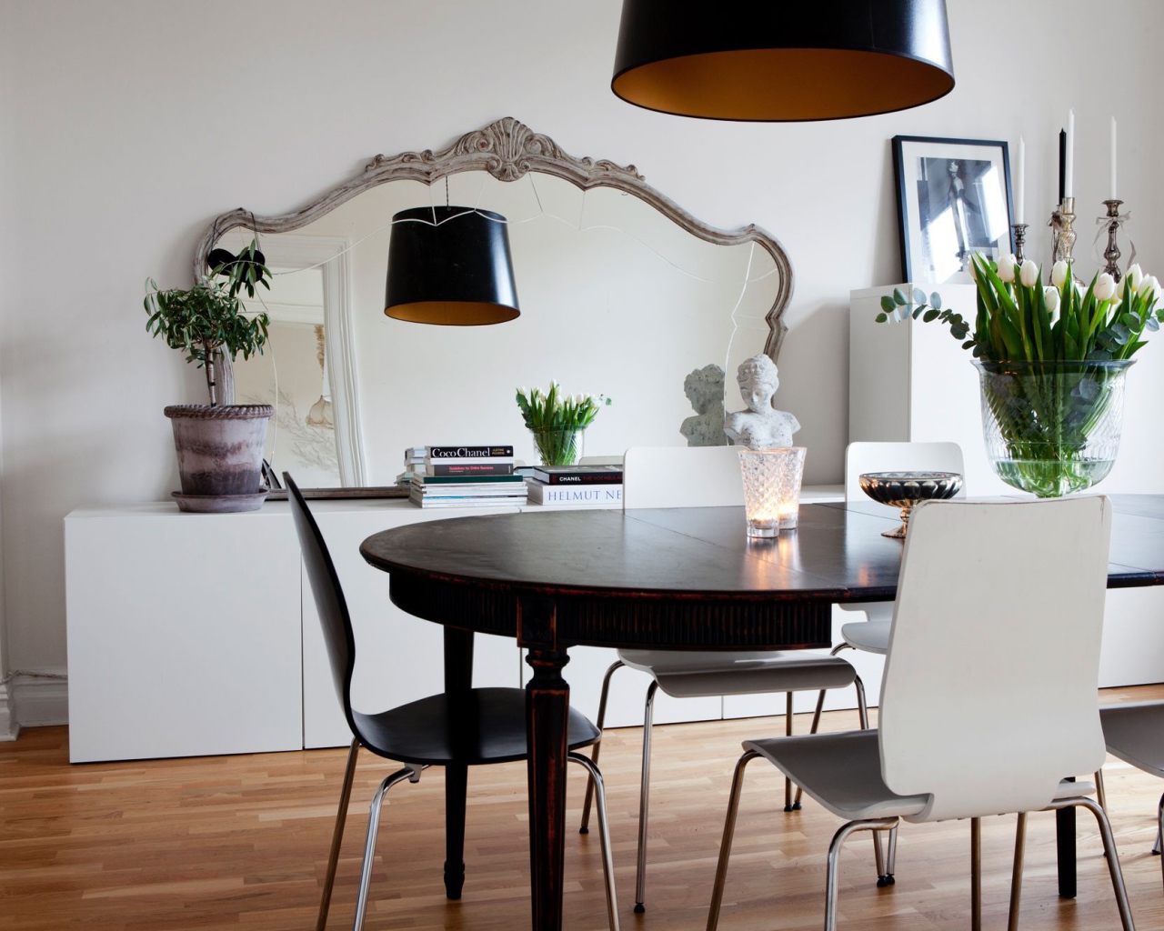 Черная люстра в столовой