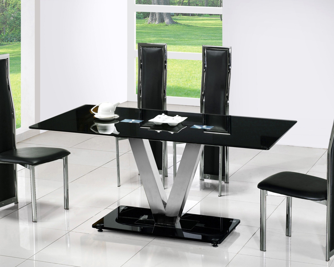 Черная мебель в столовой