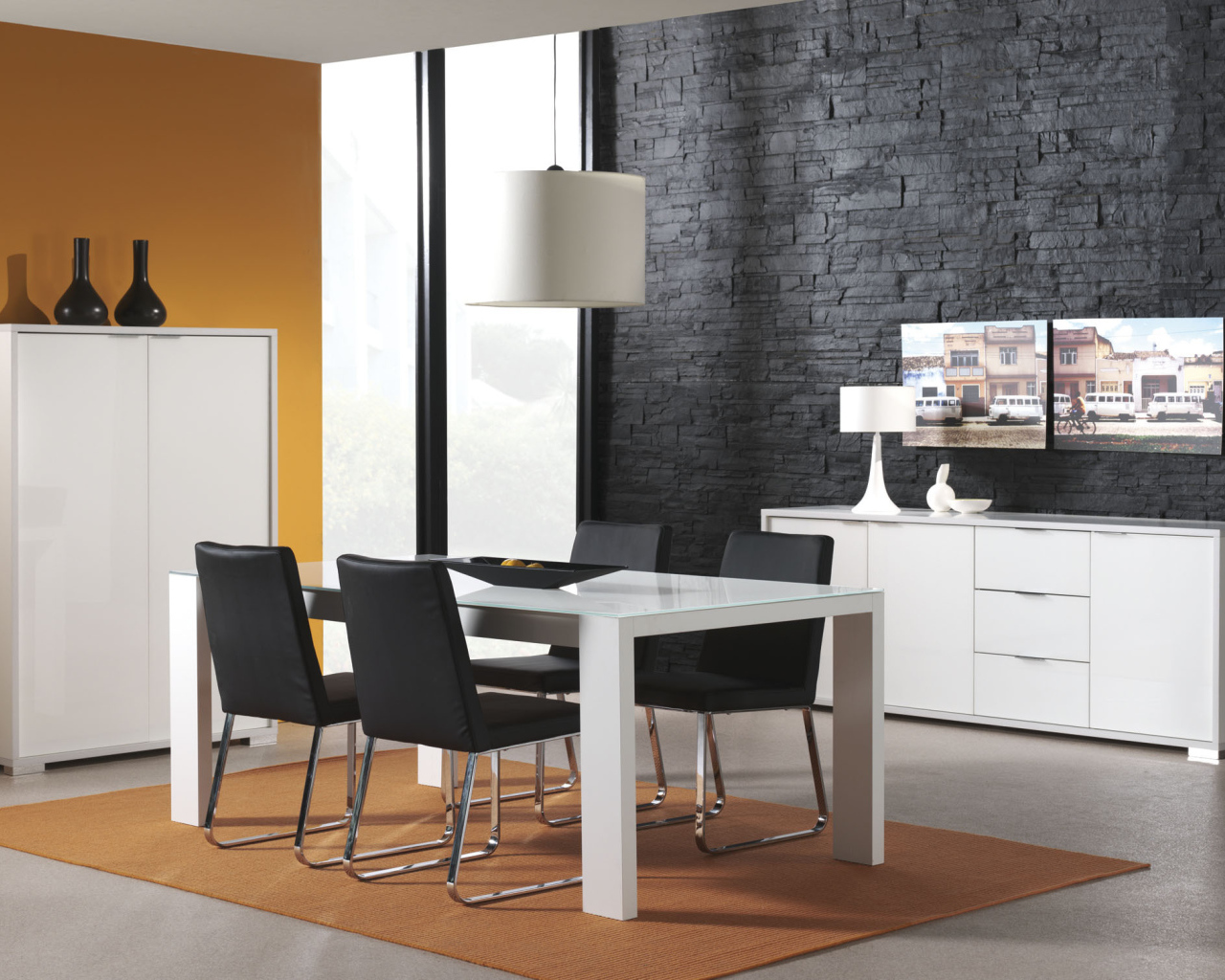 Черная стена в столовой