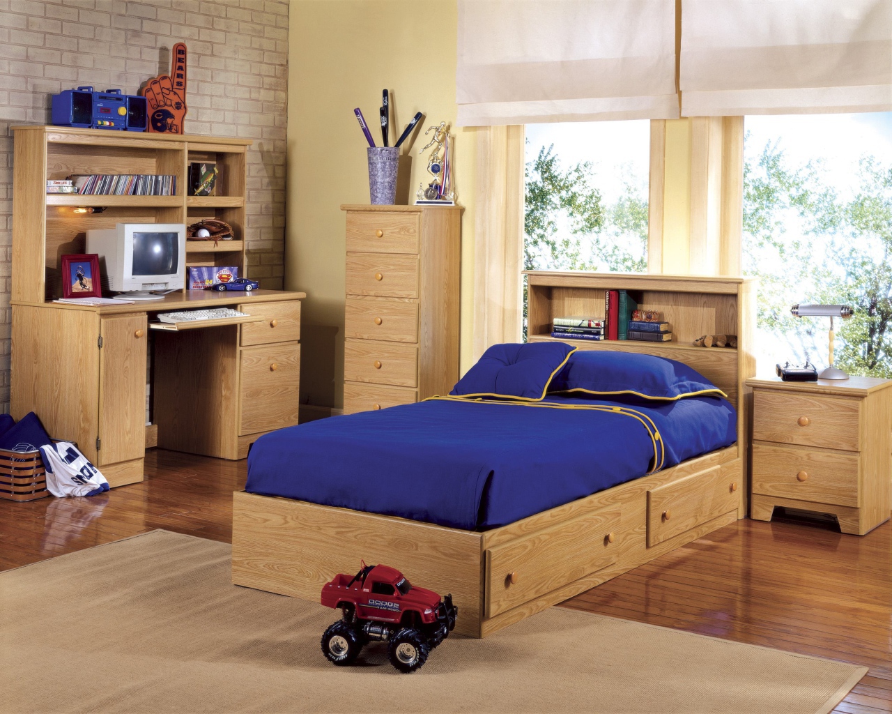 Голубая постель в детской комнате