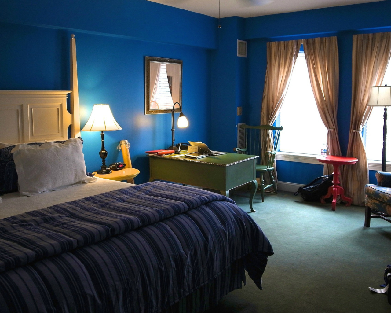 Синяя спальня