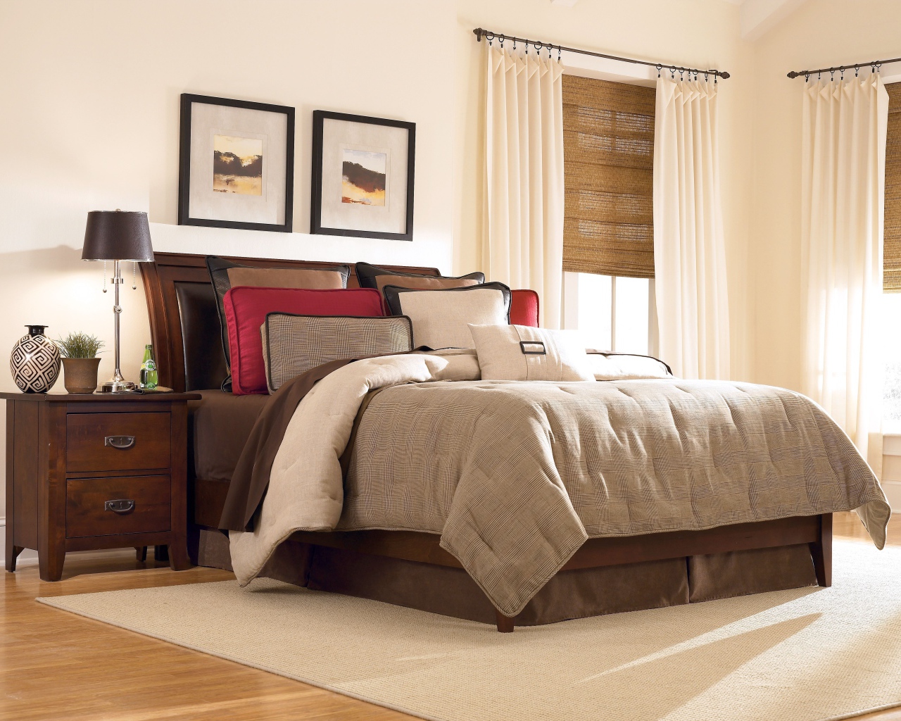 Светлая стильная спальня