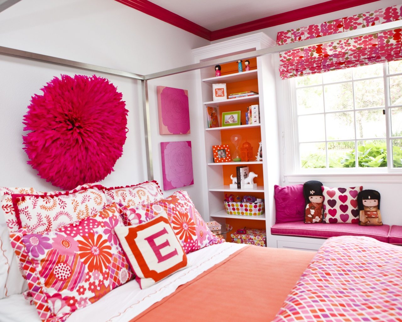 Яркая спальня для подростка