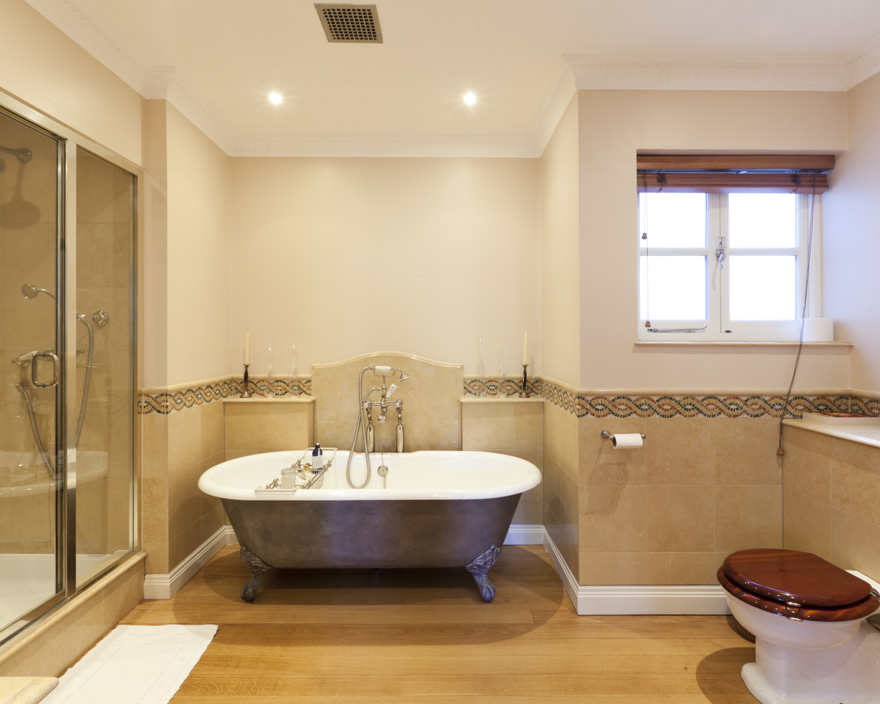 Яркое освещение в ванной