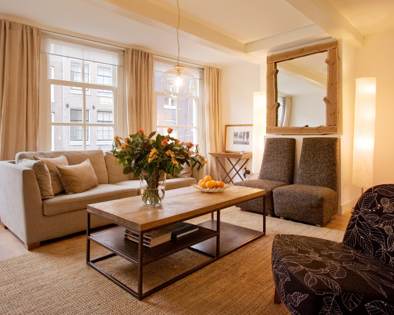 Яркий дизайн гостиной