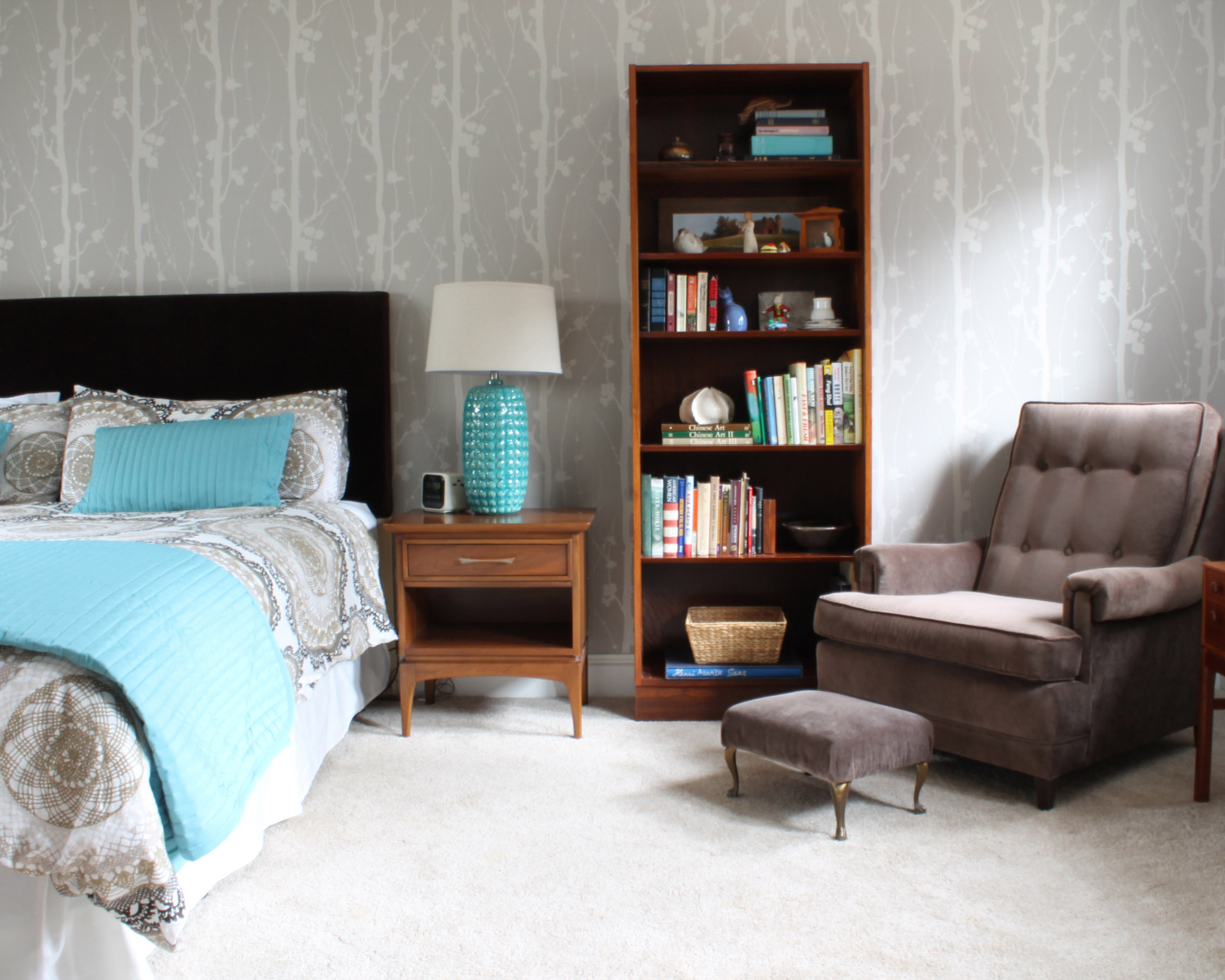 Кресло в спальне