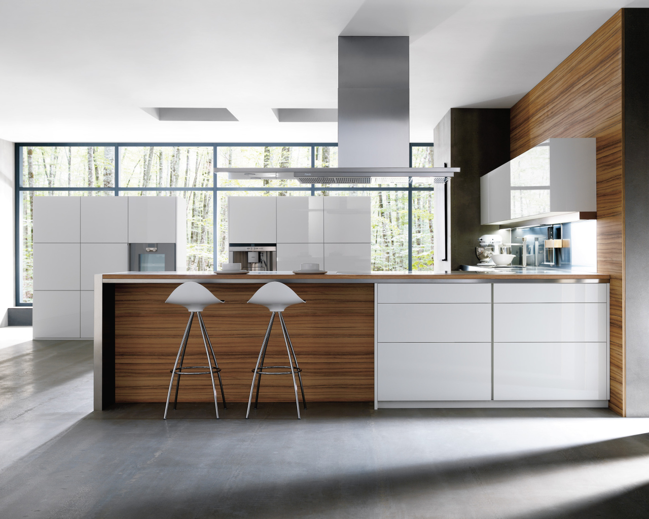 Стулья у стойки в кухне