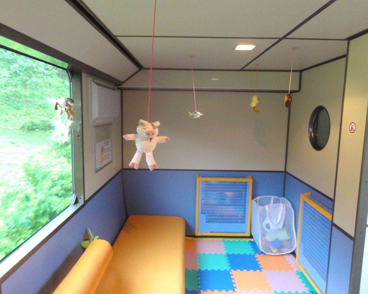 Детская комната на балконе