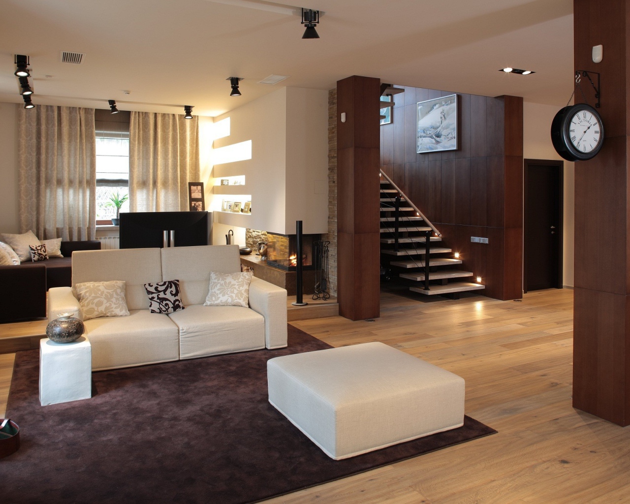 Колонны в гостиной