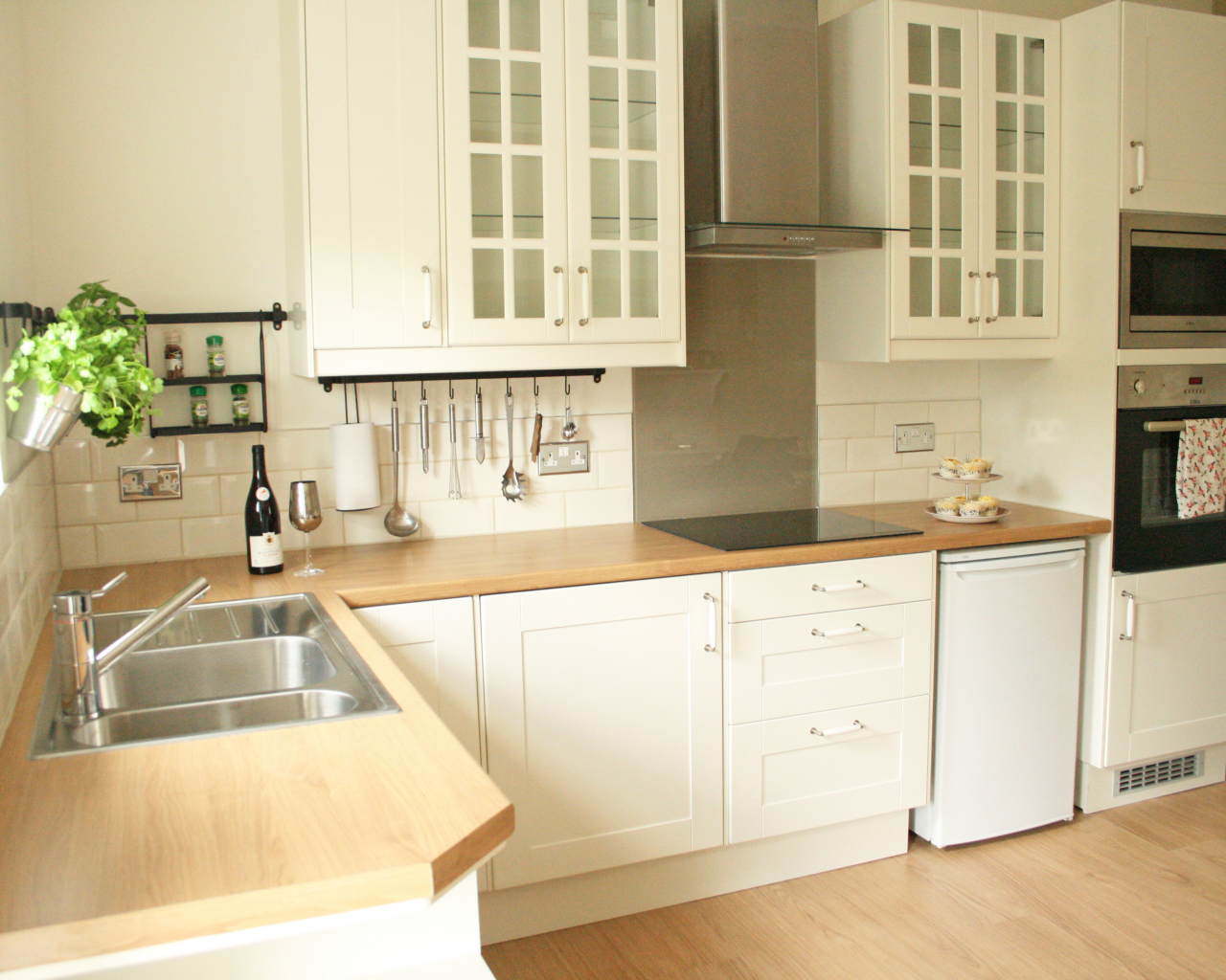 Кремовые тона в кухне