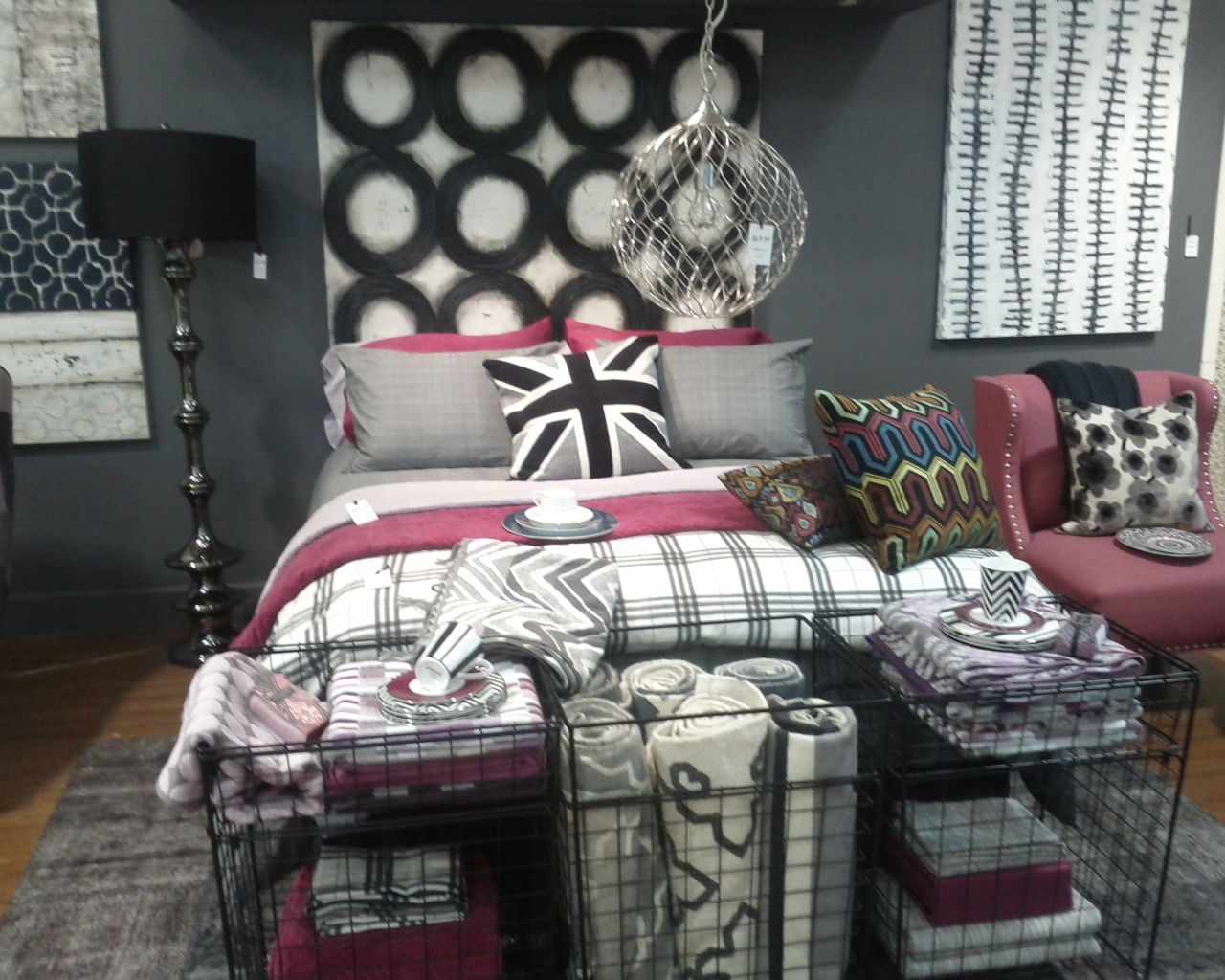 Темные тона в спальне