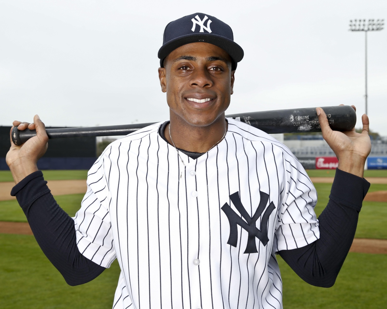 Девид Робертсон на бейсбольном стадионе