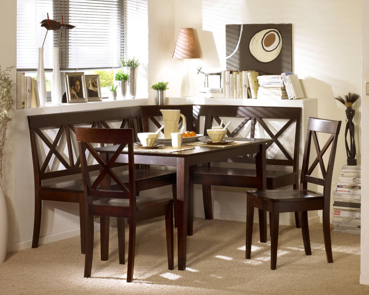 Столовая с уголком