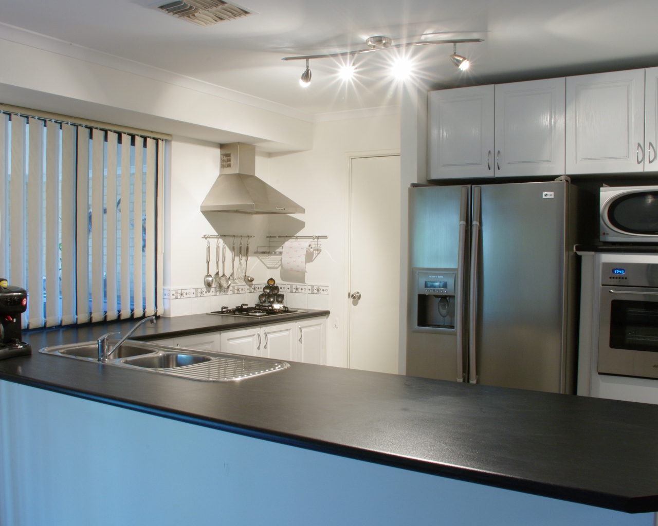 Направленная подсветка на кухне