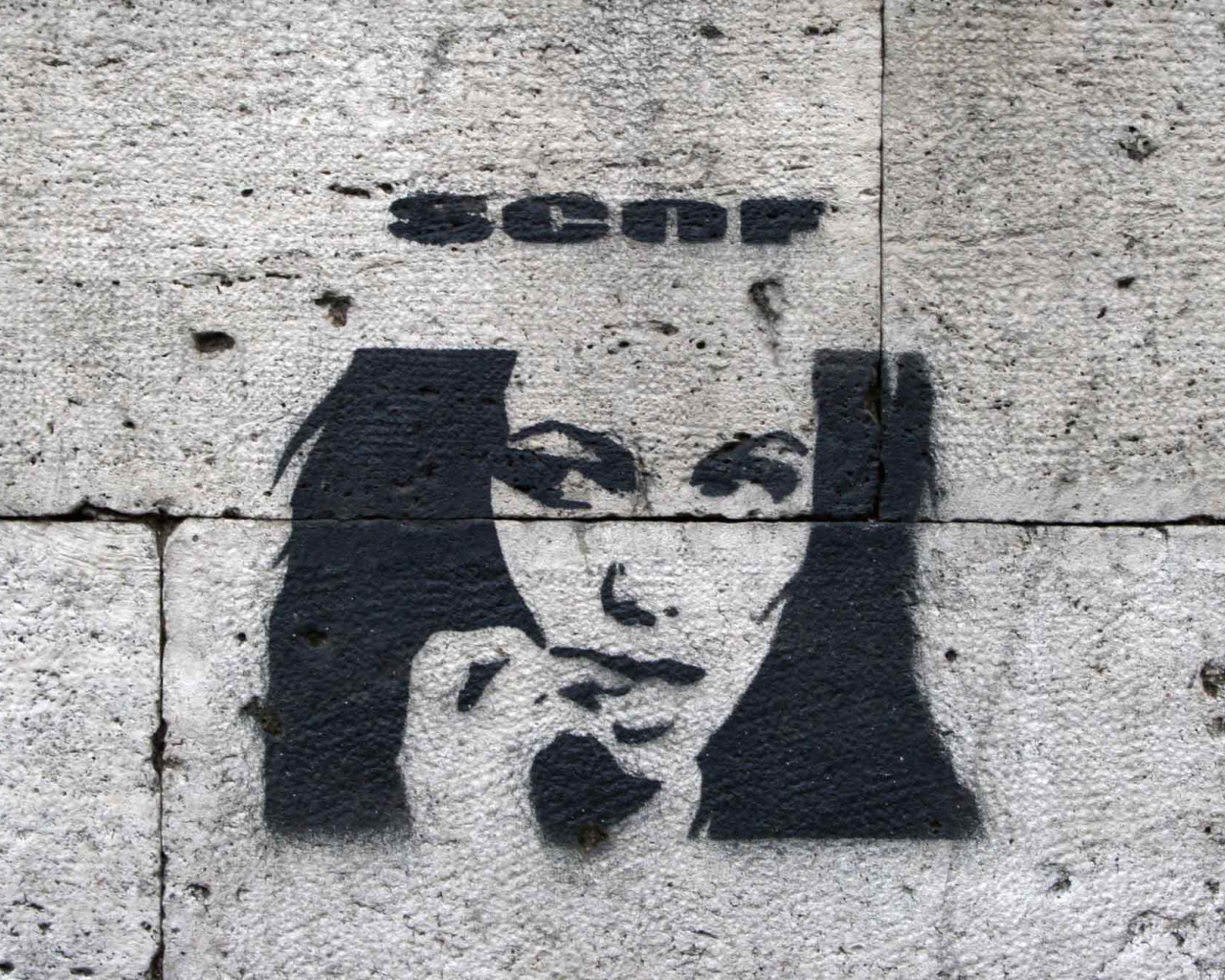 Рисунок девушки на стене