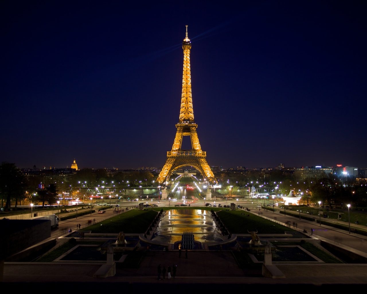 Эйфелева башня, ночное фото