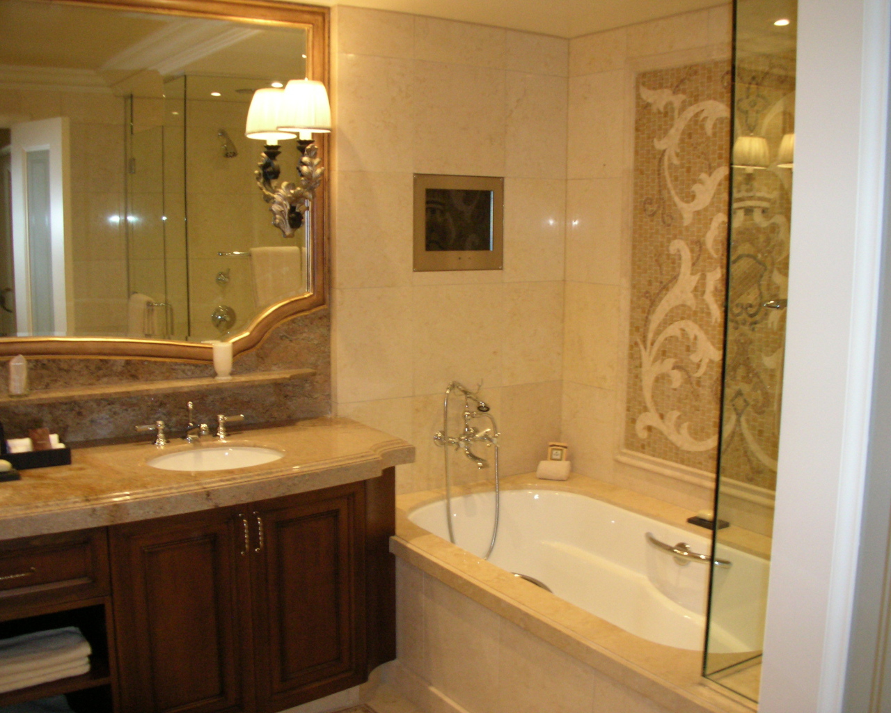 Отличная ванная комната в стиле люкс