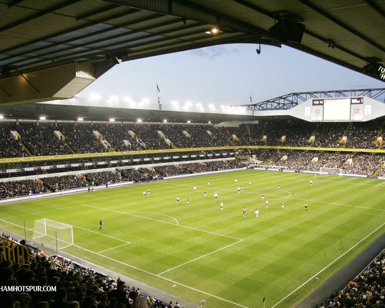 Известный Футбольный клуб Англии Тоттенхэм