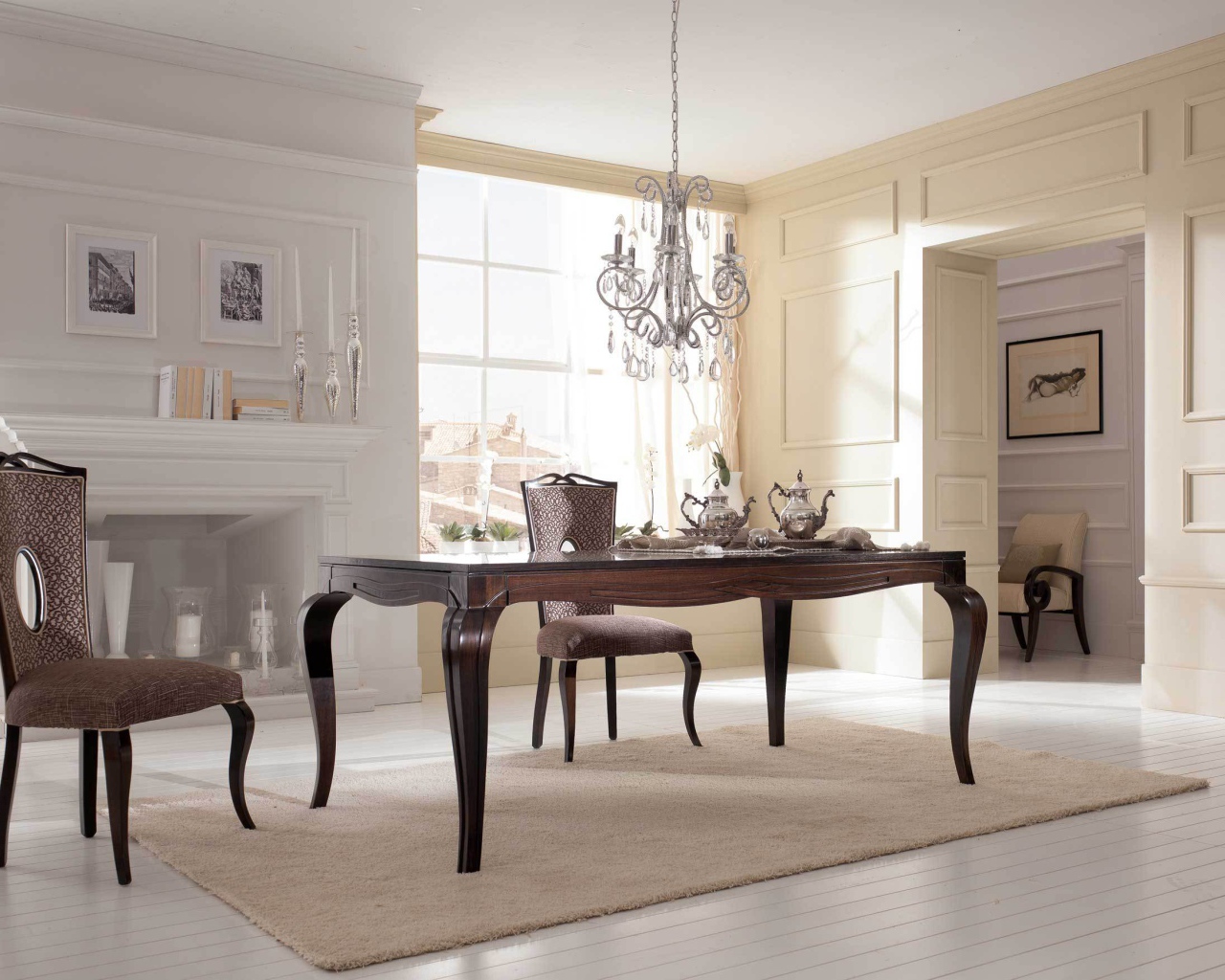 Камин в столовой