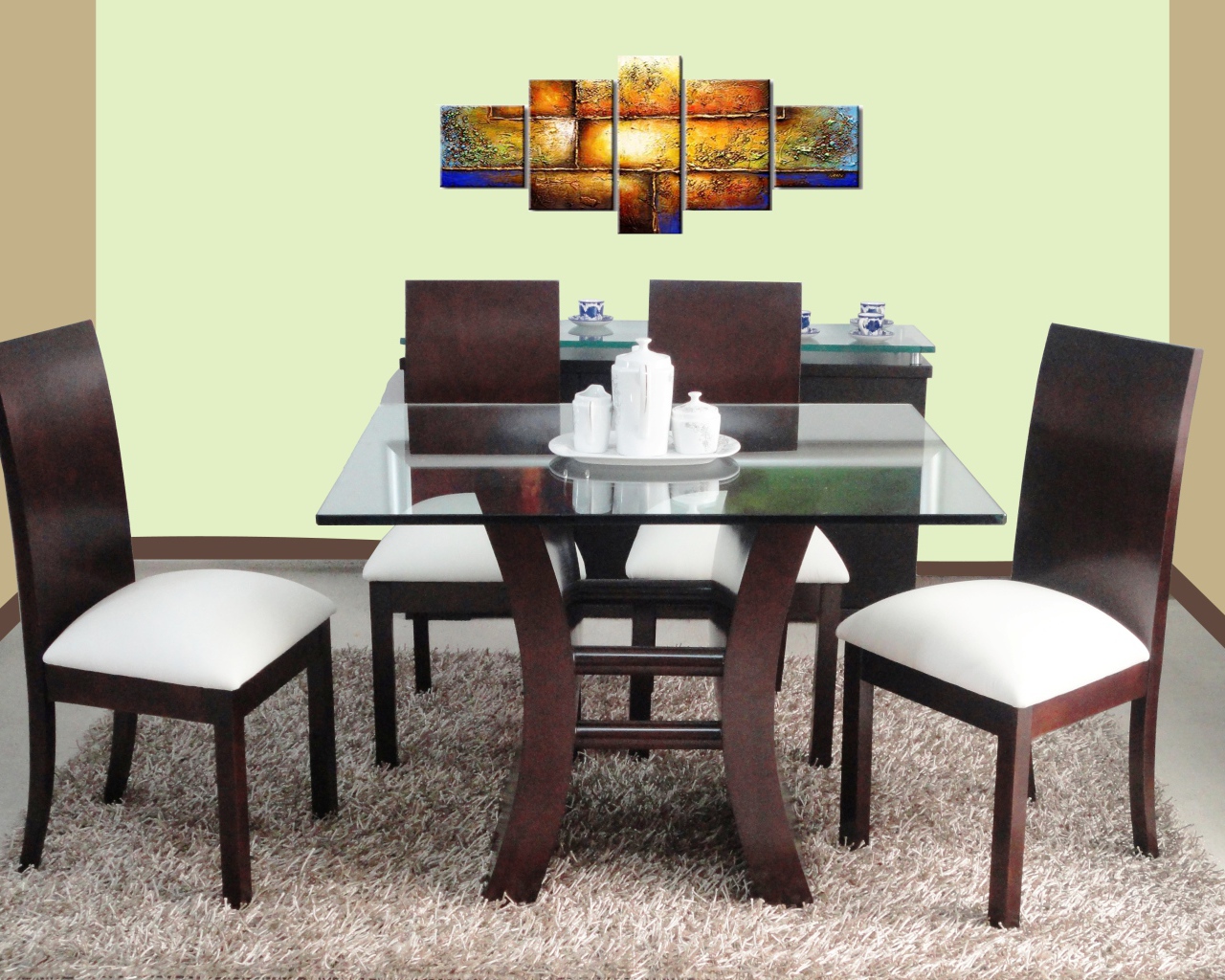 Пушистый ковер в столовой