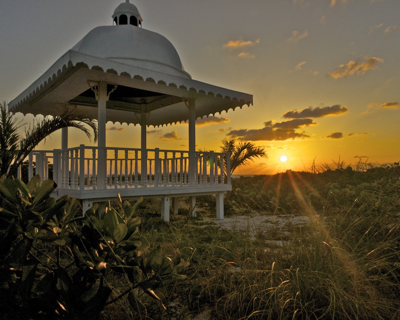 Беседка на побережье на курорте Кайо Санта Мария, Куба