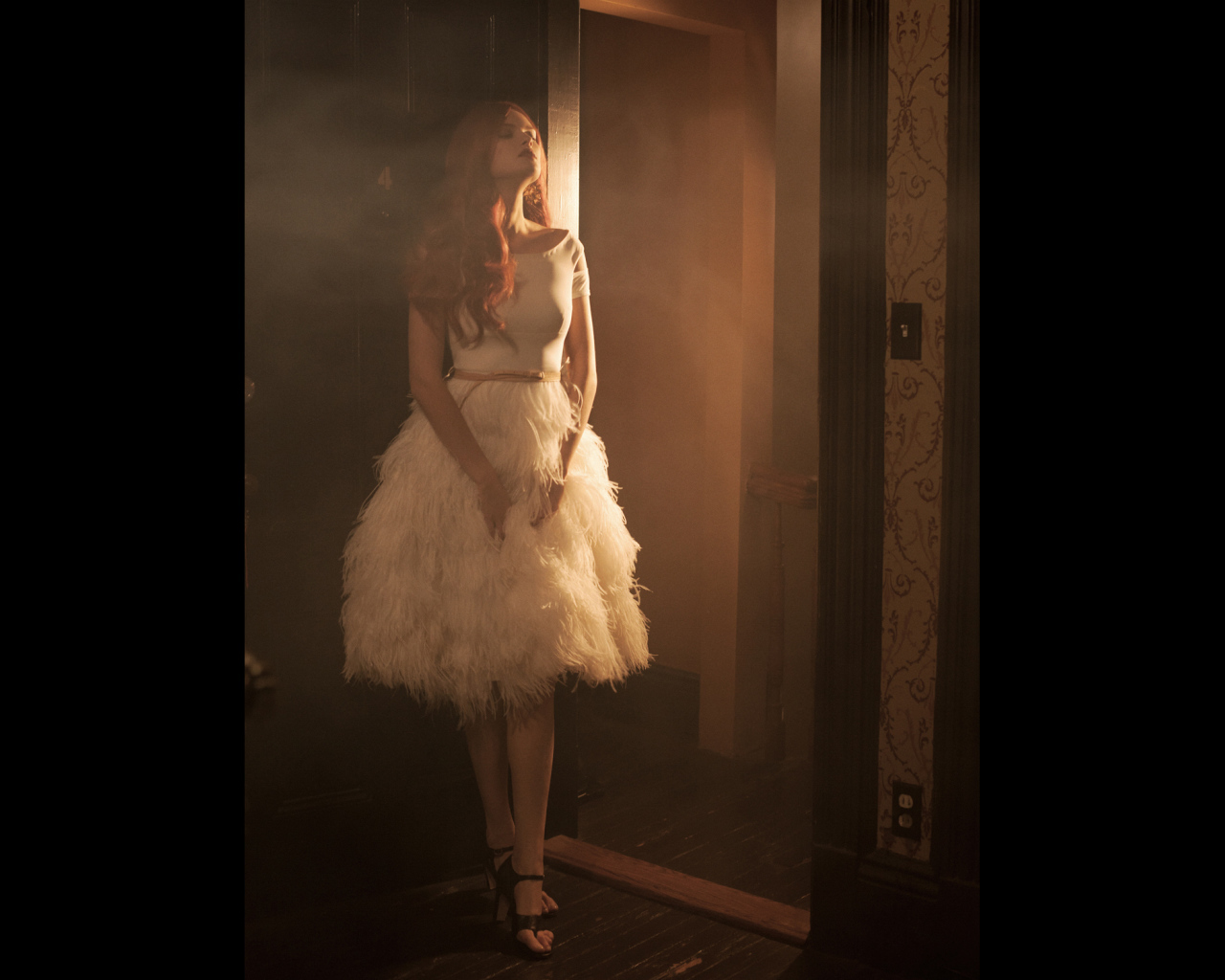 Девушка в белом красивом платье