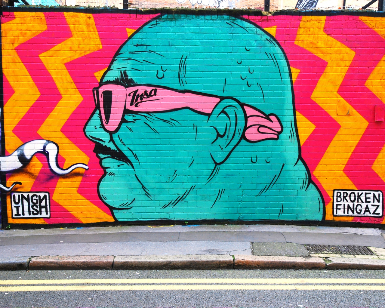 Граффити, синий человек в розовых очках