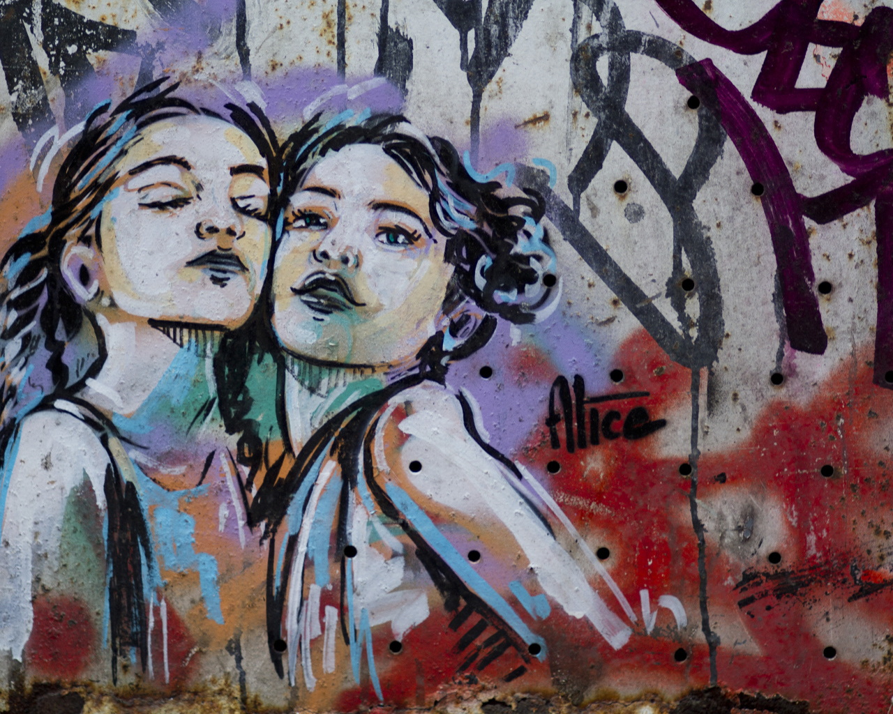 Граффити, две девочки