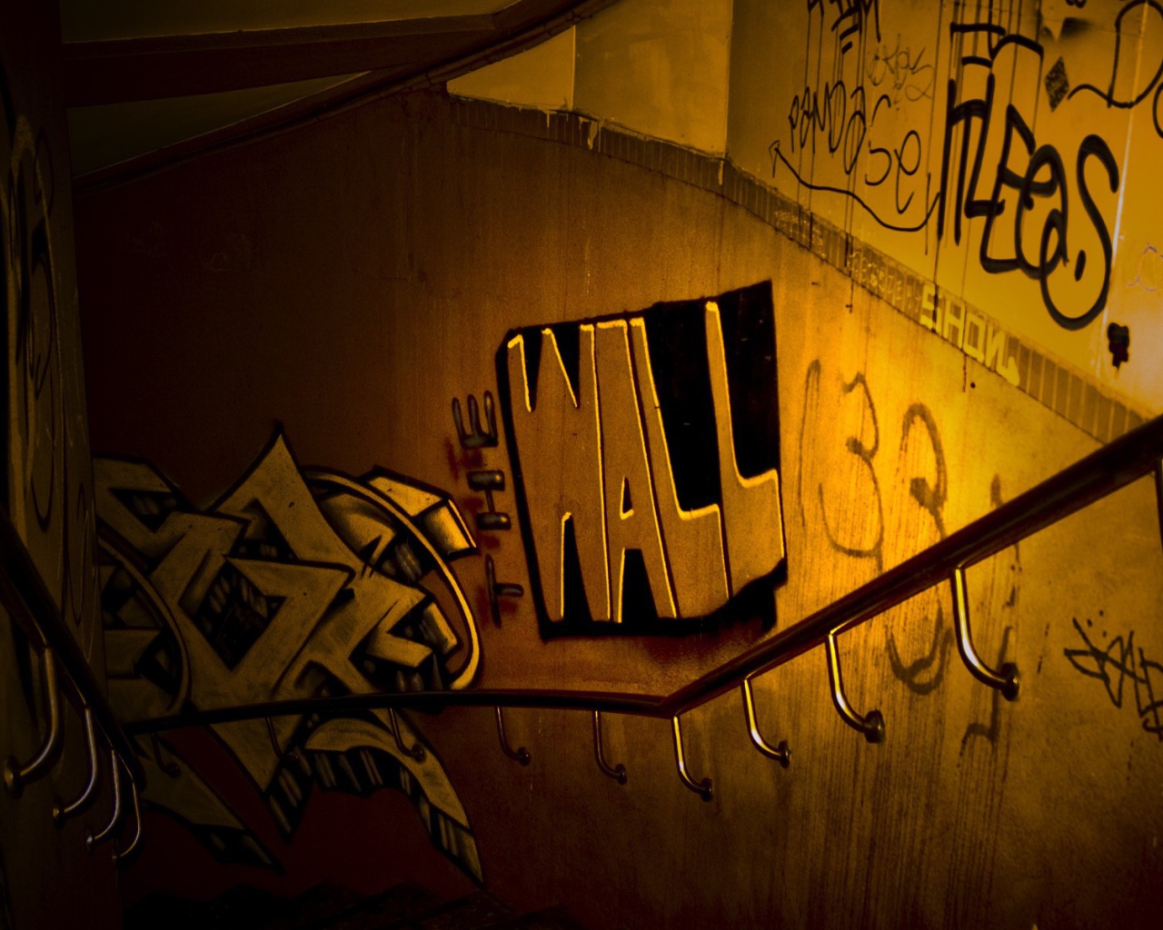 Граффити у лестницы