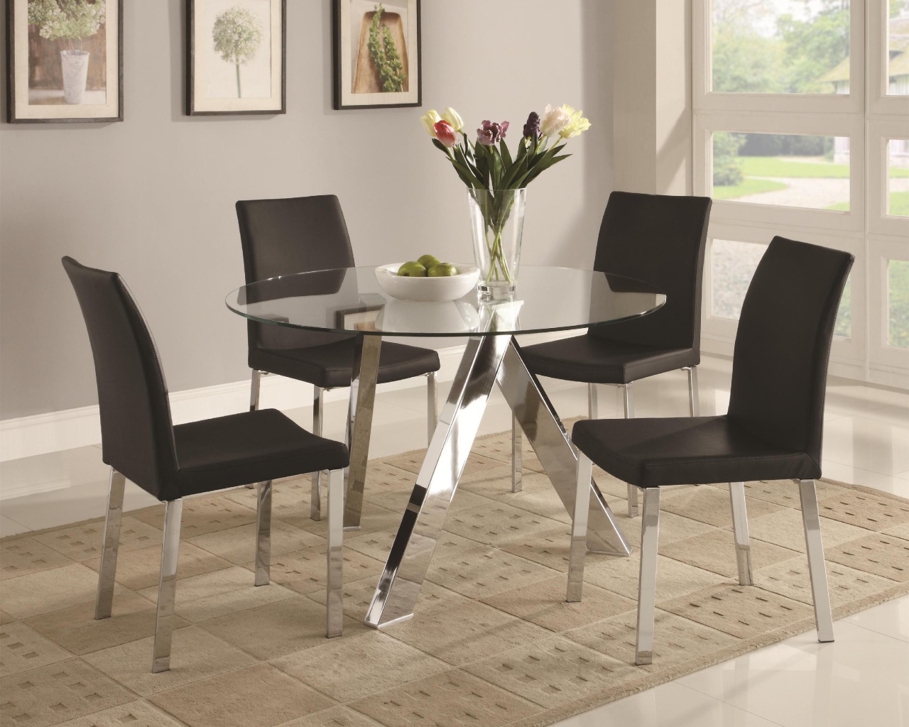 Серые стены в столовой