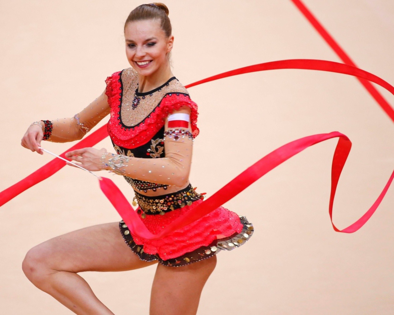 Гимнастка с лентой