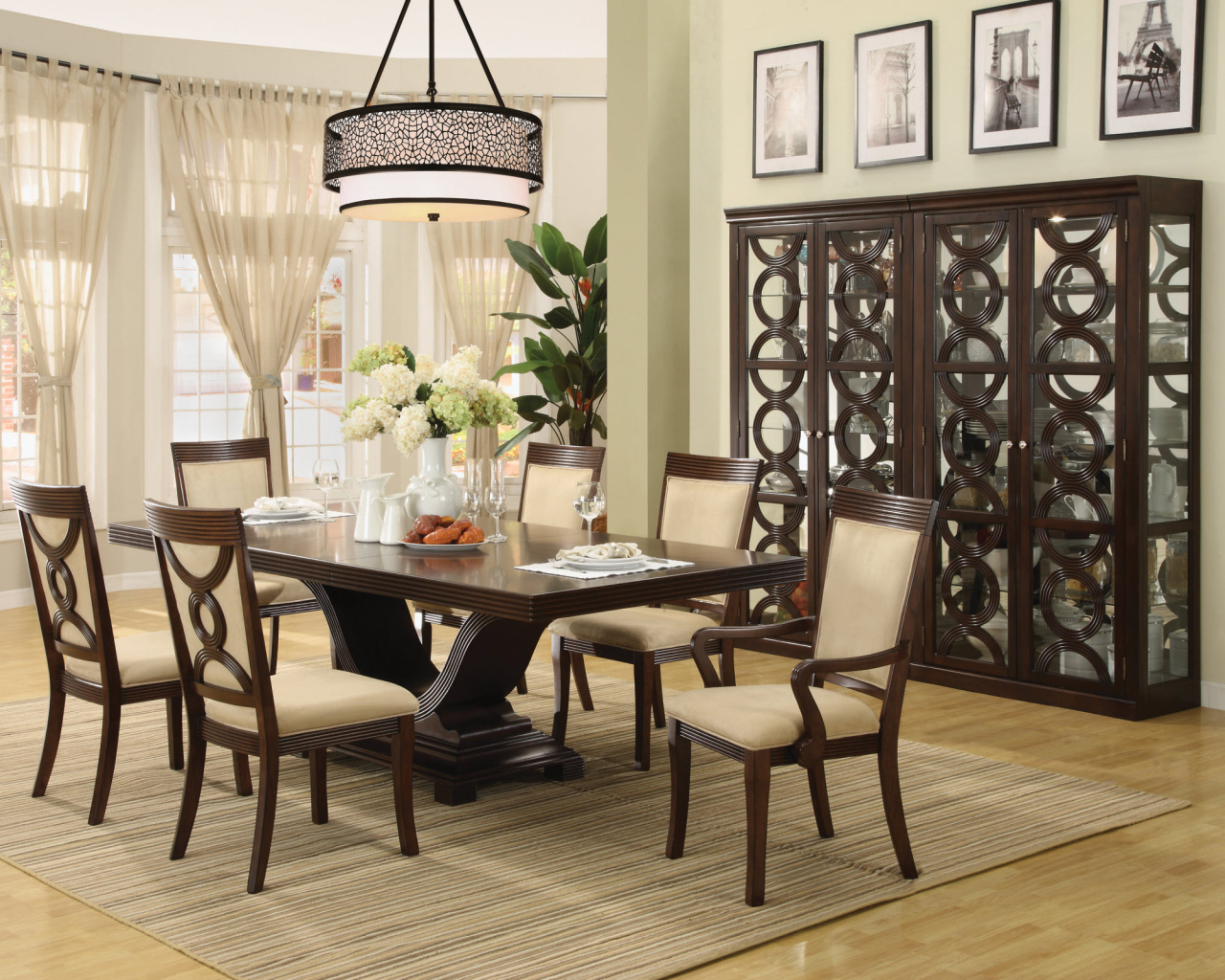 Домашняя уютная столовая