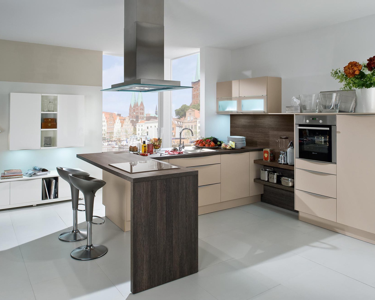 Вытяжка над столом в кухне