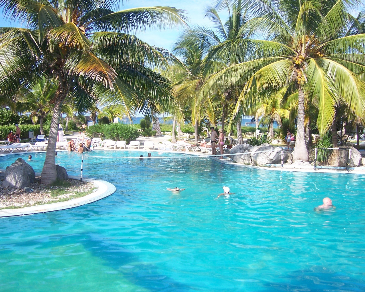Бассейн в отеле на курорте Кайо Коко, Куба